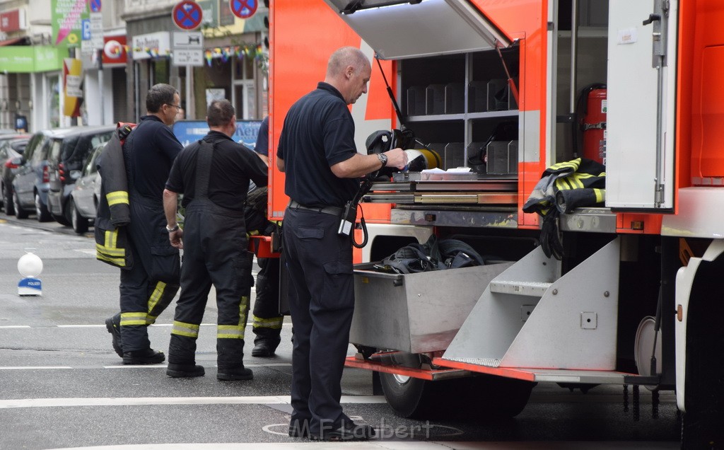 Feuer 2 Koeln Nippes Neusserstr P168.JPG - Miklos Laubert